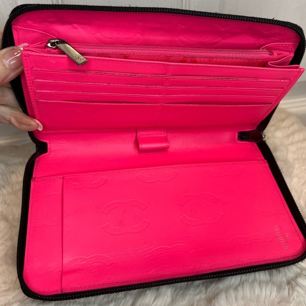 ❤️CHANEL BLACK QUILTED LEATHER LIGNE CAMBON YEN WALLET BLACK/PINK - Picture 11 of 16